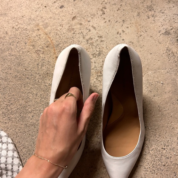 Banana Republic white lightly worn heels - Picture 3 of 6